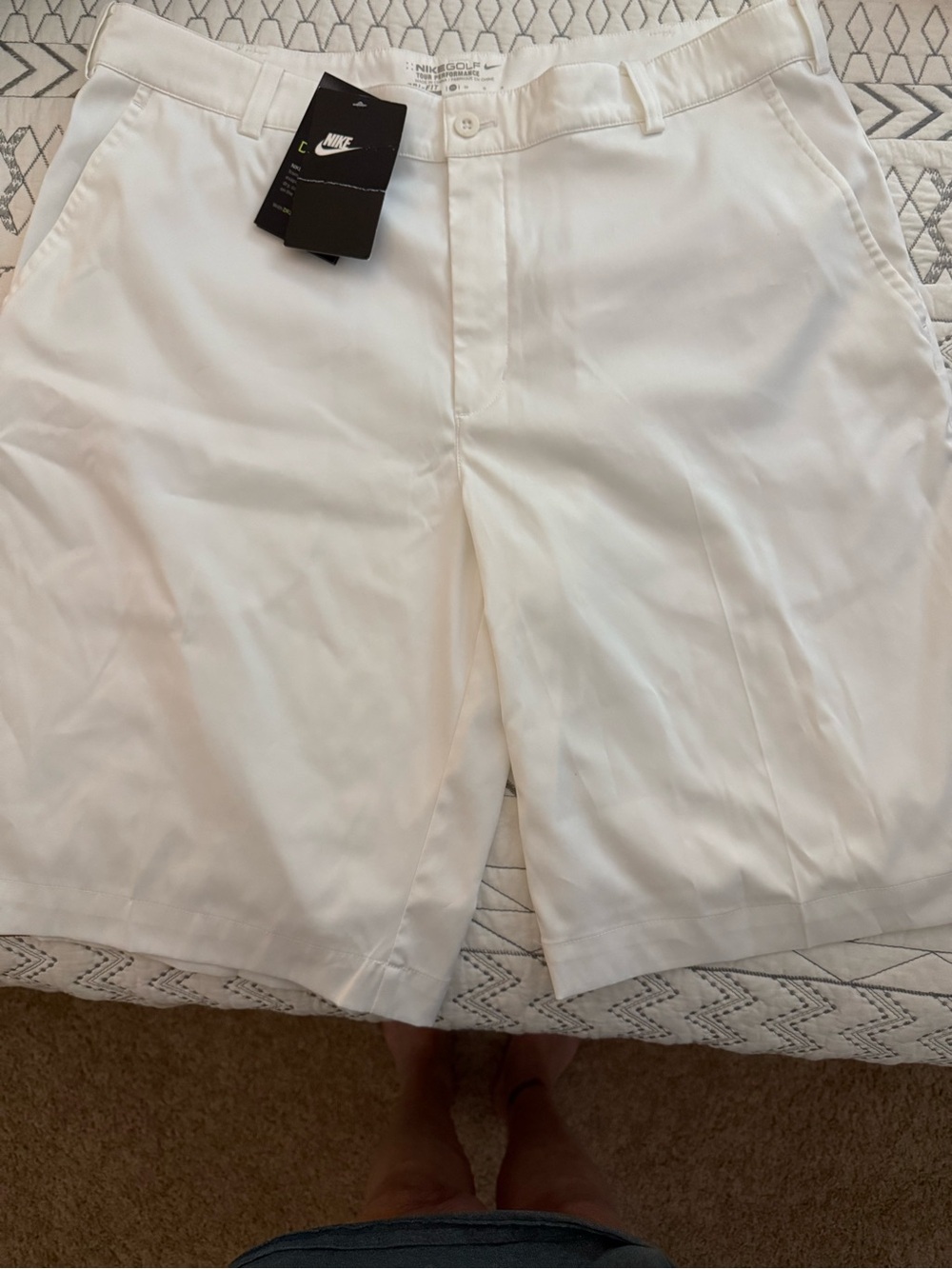 Nike Men’s White dri fit Performance Golf Shorts size 35.